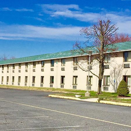 Red Carpet Inn Gibbstown Exterior photo