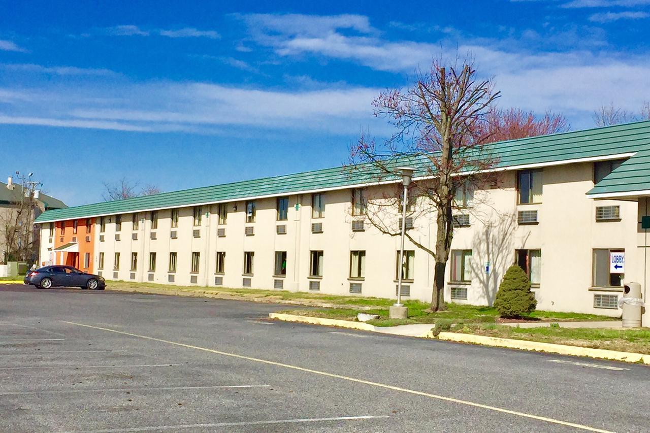 Red Carpet Inn Gibbstown Exterior photo